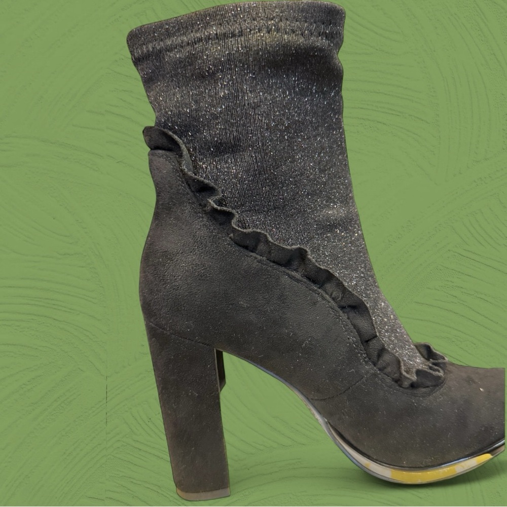 NIB Chic Italian Black Suede Ruffle Ankle Booties - Size 37